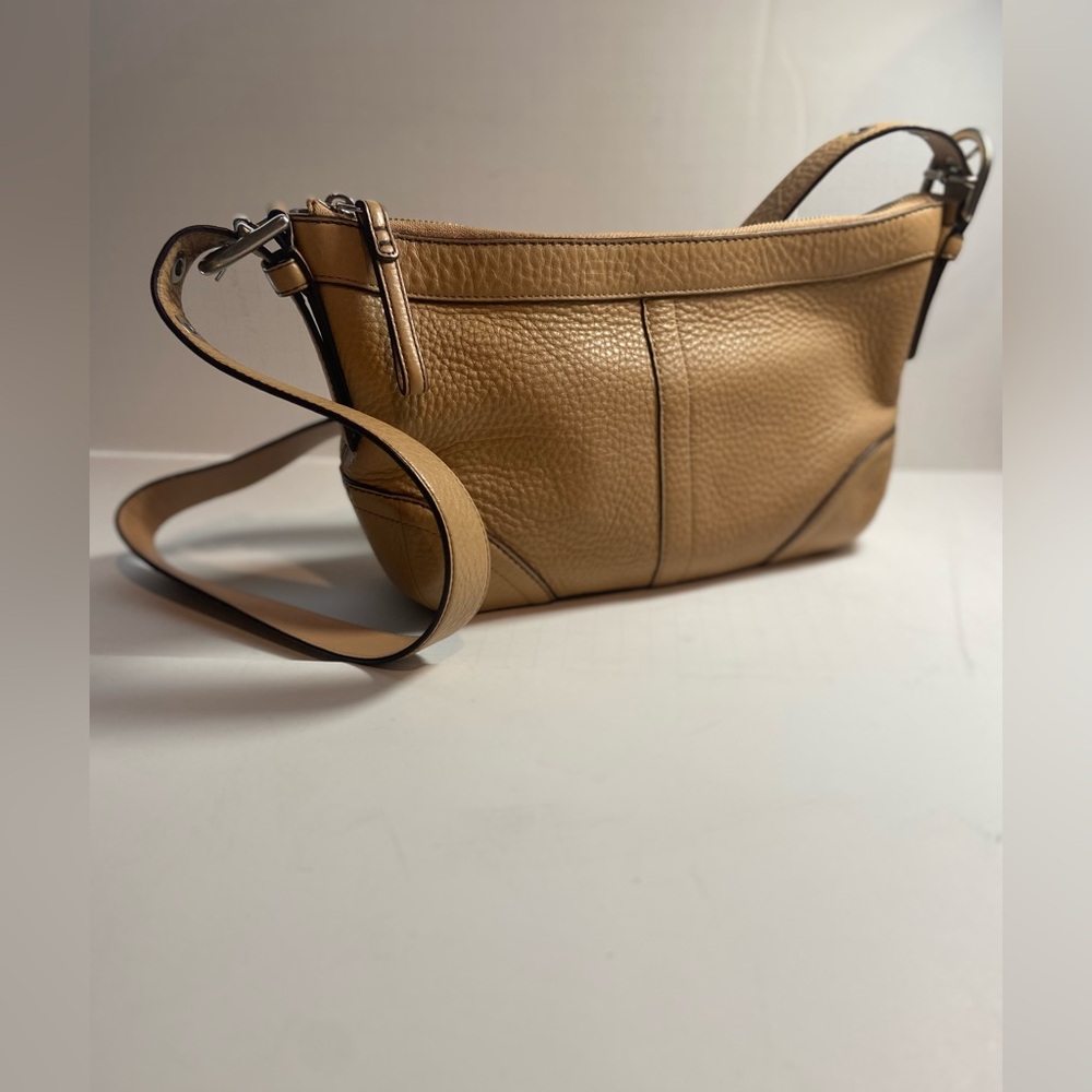 Coach~Vintage~Madison~Tan~Soft
Pebbled Leather~Shoulder Bag~Top Zipper Closure - Picture 3 of 14